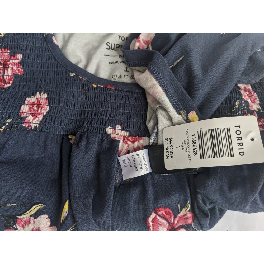 Torrid super soft knits, sz 1. Blue floral. Scoop neck short sleeve tee - Picture 3 of 7